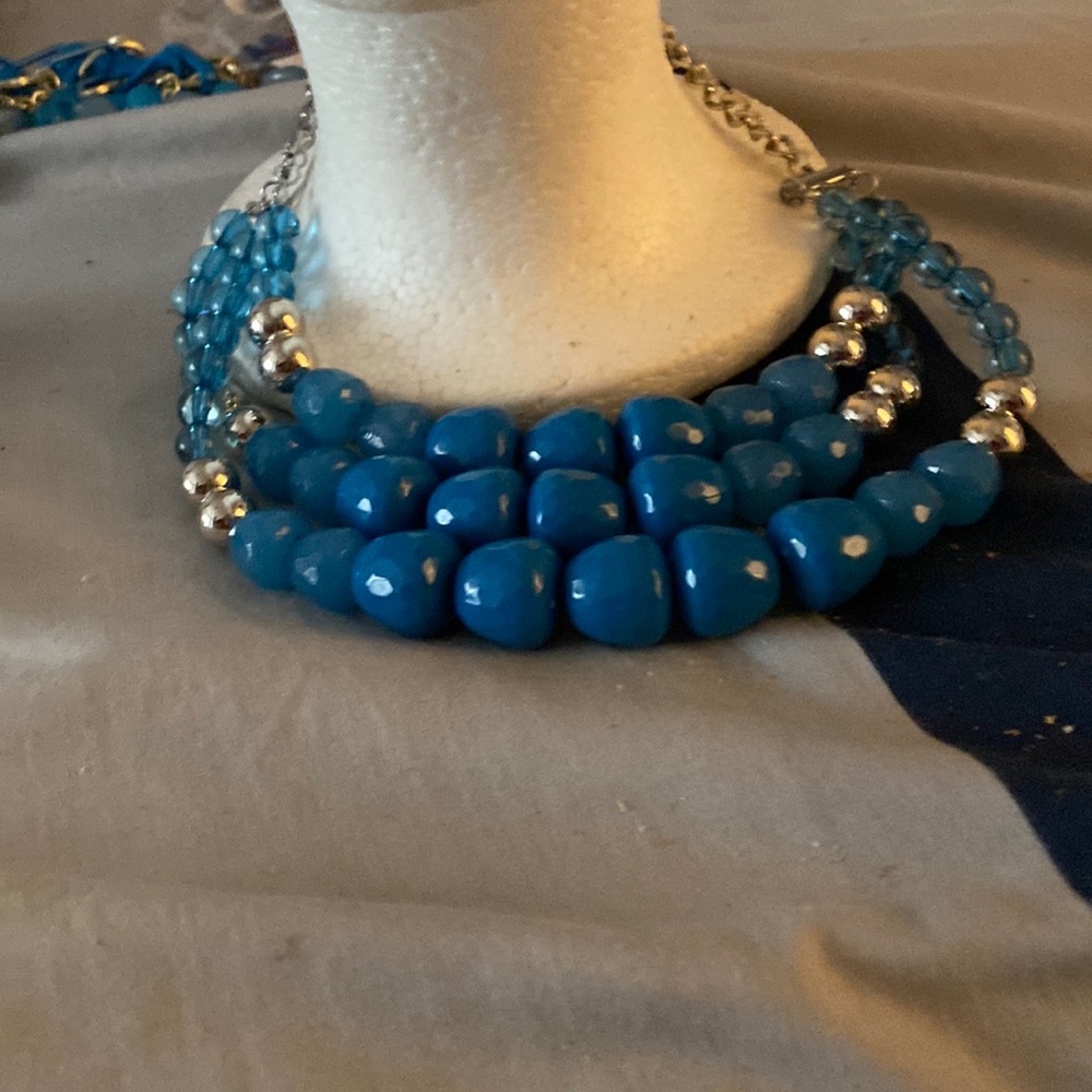 Chunky beaded necklace blue